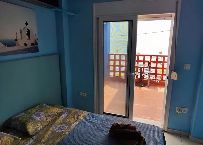 First Line House * Σωζόπολη