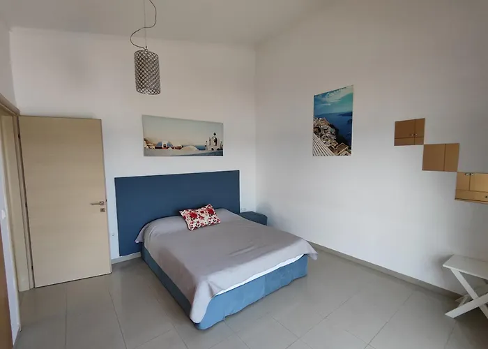 First Line House * Σωζόπολη