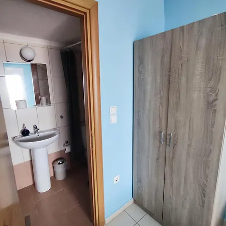 شقة First Line House