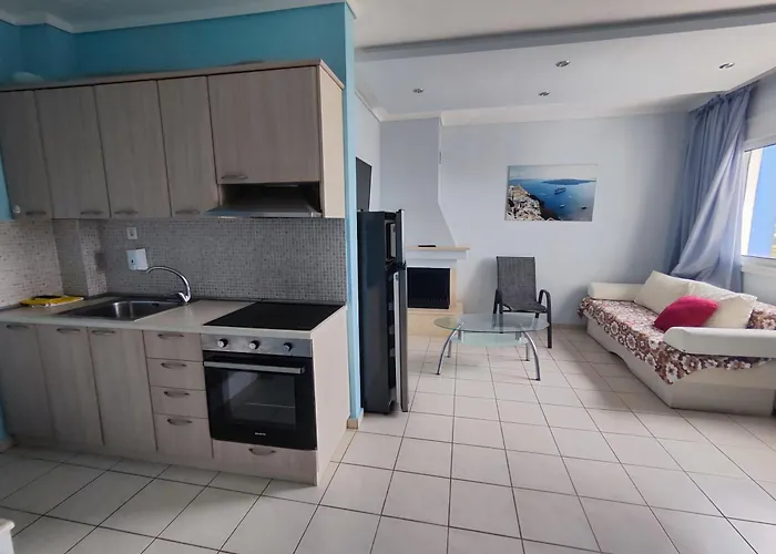 First Line House Appartement *