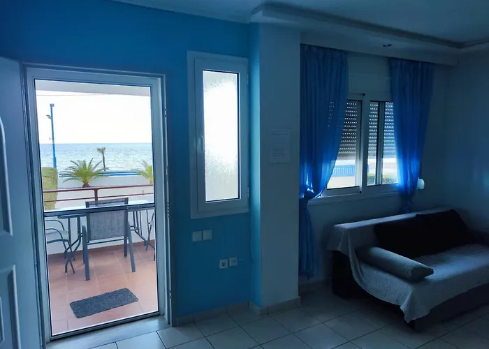 First Line House Appartement *