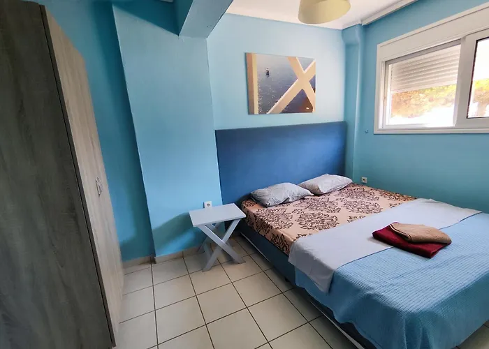 First Line House Appartement *